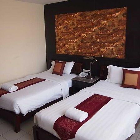 Jomtien Holiday Pattaya Hotel Exterior foto